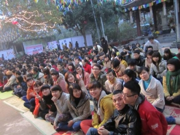 Chúng con thức trọn đêm qua....