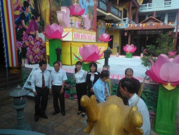 Đà Nẵng: Lãnh đạo chính quyền huyện Hòa Vang chúc mừng Phật đản