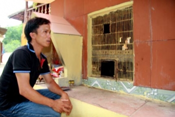 "Rắn thần" vào nhà dân ở khiến cả xóm vái lạy