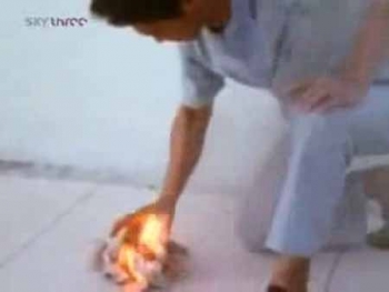 Video clip: Dị nhân dùng tay không đốt cháy mọi vật