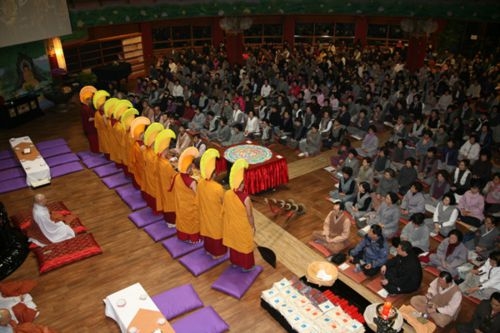 Hàn Quốc: Hoằng Pháp Tự Đàn tràng Mạn Đà La Cát  mừng lễ vía Phật A Di Đà