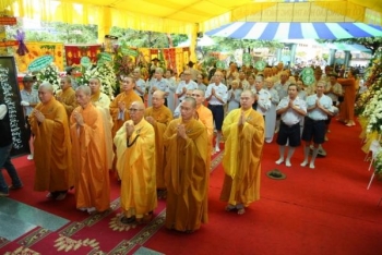 Chùm ảnh: Các đoàn viếng tang lễ HT. Thích Minh Châu 06/09/2012