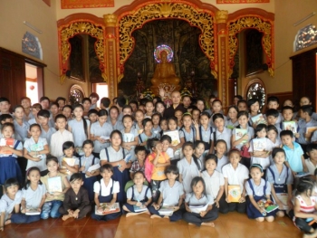 PG Đăk R'Lấp tặng quà cho nạn nhân chất độc da cam mùa Vu Lan