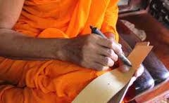 Kỹ thuật chép Kinh Phật trên lá sắp hóa hoài niệm