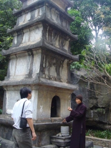 Xác chết tỏa hương lạ và bí ẩn một  ngôi chùa