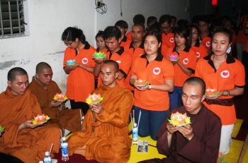 Khánh đản trong trái tim các bạn trẻ