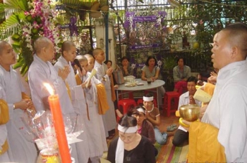 Khi gia đình có tang có nên mời Thầy tụng kinh ?