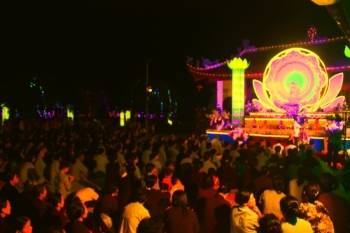 Chùa Ninh Tảo Hà Nam: Đặc sắc tuần lễ hoa đăng kính mừng Phật đản