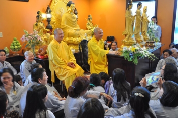 Canada: TT Chân Tính thuyết giảng tại chùa Phổ Đức thành phố Calgary
