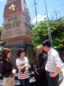 Tiếng chuông chùa nơi đầu sóng ngọn gió