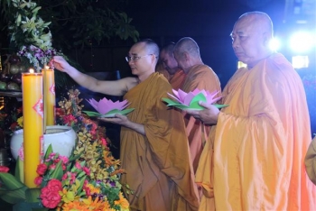 Hoa đăng kính mừng Bồ tát Tất Đạt Đa viên thành Phật đạo tại Tịnh xá Ngọc Thịnh