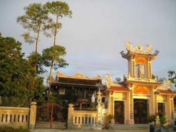 Chùa bên dòng Bạch Yến