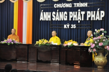 Chùa Hoằng Pháp:Hàng ngàn người tham dự chương trình Ánh sáng Phật pháp kỳ 35