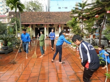 Sinh viên giúp nhà chùa trang hoàng Tết, 'trả nghĩa' kỳ thi đại học