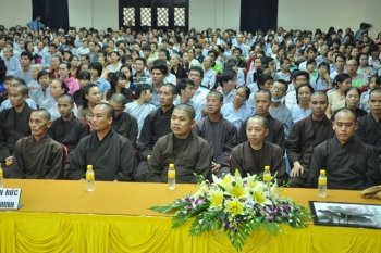 Buổi chiếu phim "Cuộc đời đức Phật" tại chùa Hoằng Pháp