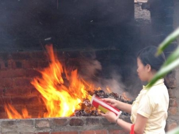 Thành tâm đến chùa không nên đốt vàng mã