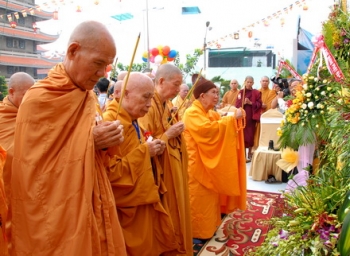 Nghi cúng dường lễ Phật đản