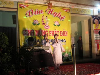 Chùa Hưng Long tổ chức văn nghệ chào mừng Phật đản Vesak 2014