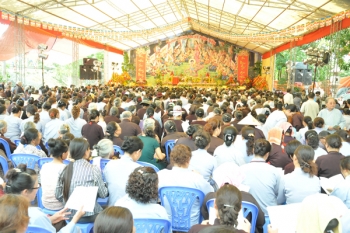 Hơn một vạn người dự Đại lễ Phật đản và lễ an vị Lam Ngọc Thích Ca Phật Tổ tượng
