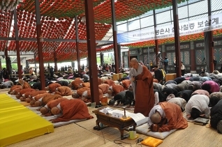 Hàn Quốc: Hình ảnh Đàn truyền Bồ tát giới tại chùa Phụng Ân