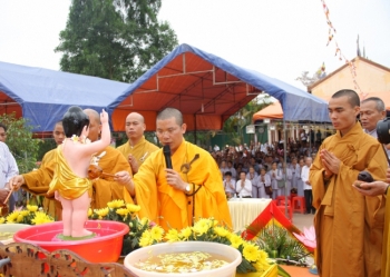 GHPGVN huyện Hương Sơn tổ chức Đại lễ Phật đản PL.2558