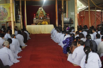 Hà Tĩnh: Chùa Giai Lam Phật tử thính pháp và nghe giảng giải về  ý nghĩa Tam quy