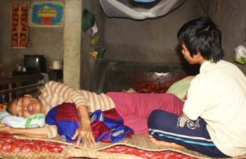Mẹ ung thư giai đoạn cuối, học sinh giỏi tỉnh có nguy cơ phải nghỉ học