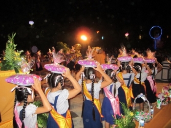 Lễ dâng  y Kathina, cài hoa hồng tại tổ đình Thiên Bửu Khánh Hòa