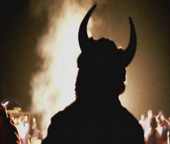 Làm nghề ca hát, sát sanh,bán rượu thịt có thể tin Phật được không?