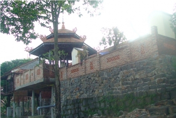 Chùa Thiên Quang nghệ thuật tượng gỗ và đá quý