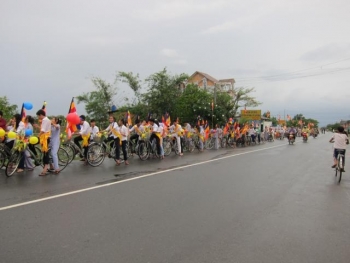 Long An: Chùa Khánh Ninh diễu hành xe hoa, xe đạp mừng Phật đản