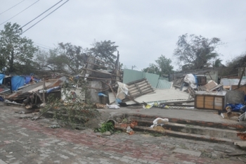 Đà Nẵng - Quảng Nam trắng tay sau bão dữ