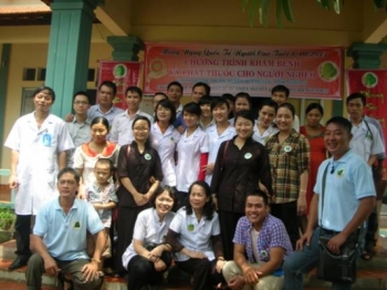 Hơn 500 người nghèo được khám và cấp phát thuốc miễn phí