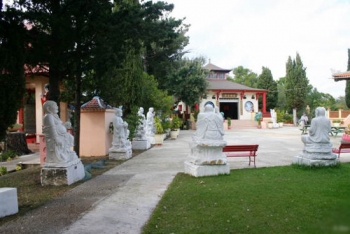 Đi lễ chùa Việt ở các nước trên thế giới (Phần 4)