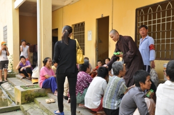 Chuẩn bị quà cho mùa Trung thu