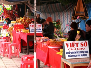 Chuyện bên lề những “công văn gửi thánh”