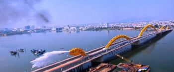 Tám chuyện cầu Rồng