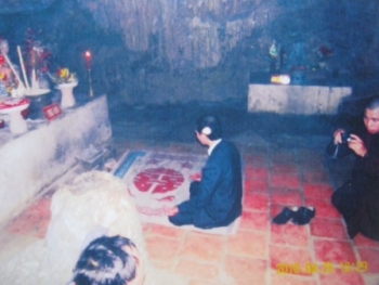 Chuyện kỳ lạ trước và sau cái chết của cô gái ở cổng chùa