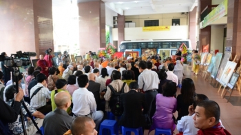 Khai mạc triển lãm tranh "Đất nước, con người Việt Nam với Phật giáo"