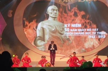 Về đêm văn nghệ " Trái Tim Bất Diệt" một khe hở của sự bế tắc