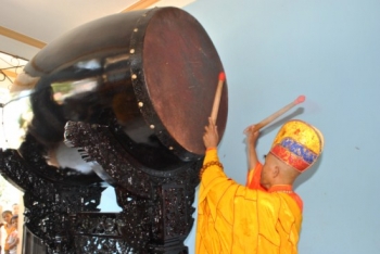 Tôi kêu gọi dùng chuông, trống mừng Đại lễ Phật đản