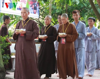 Khi sinh viên lên chùa "tu" mùa hè