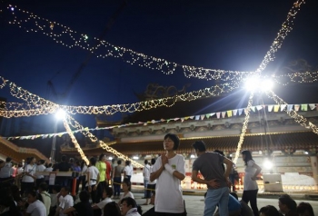 Thế giới hân hoan đón mừng Đại Lễ Phật Đản 2014