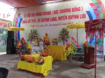 Nghệ An: Chùa An Thái lễ rót đồng đúc chuông nặng 1,5 tấn