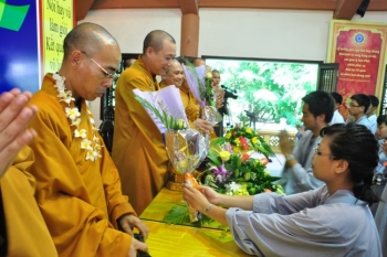 Chùa Bằng: Lưu luyến ngày bế mạc khóa tu “Hương sen mùa hè”