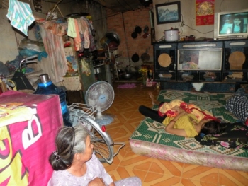 Chồng bỏ, bệnh ung thư túng quẩn nằm chờ chết