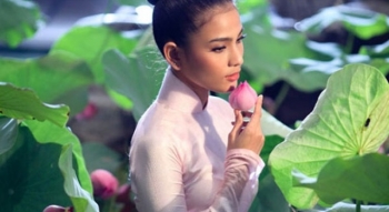 Hoa hậu Phật tử Trương Thị May tặng chuổi niệm Phật cho các Hoa hậu Hoàn Vũ