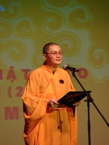 Cảm nhận về một  nhà sư giỏi về sách, lại mê chụp ảnh