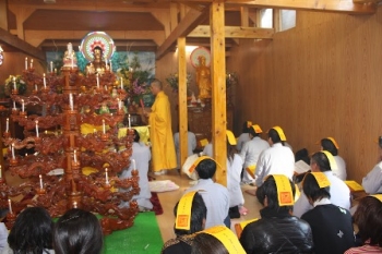 Chùa Hòa Lạc  vùng Kansai Nhật Bản an vị tôn tượng Phật