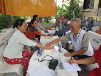 Đoàn từ thiện Dược Vương khám và phát thuốc tại chùa Phước Long